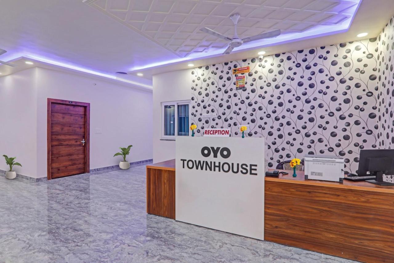 Townhouse P.S.Palace Near Amausi Metro Station Лакнау Екстериор снимка