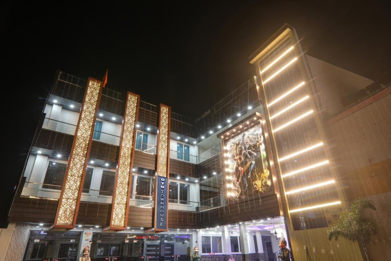 Townhouse P.S.Palace Near Amausi Metro Station Лакнау Екстериор снимка