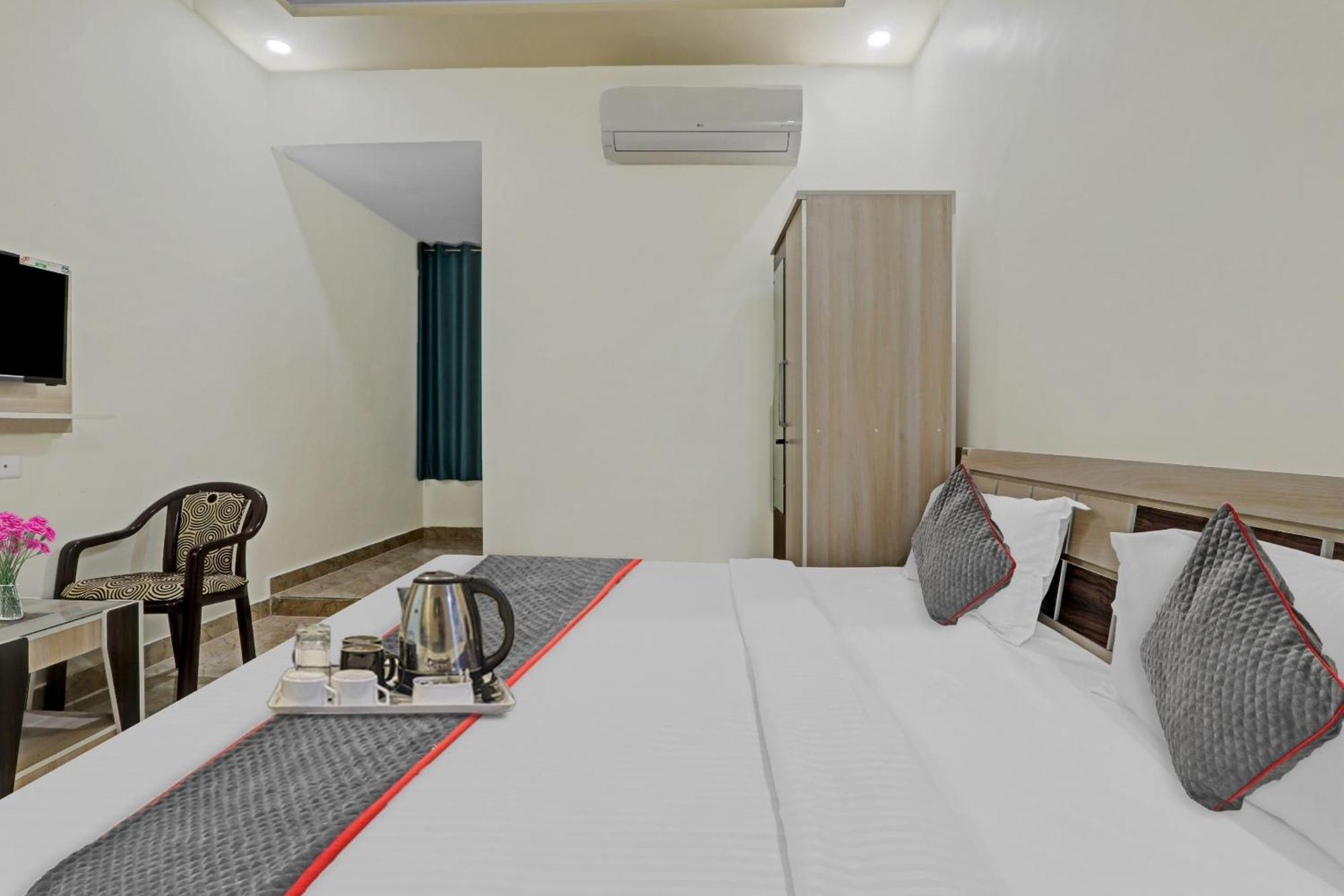 Townhouse P.S.Palace Near Amausi Metro Station Лакнау Екстериор снимка
