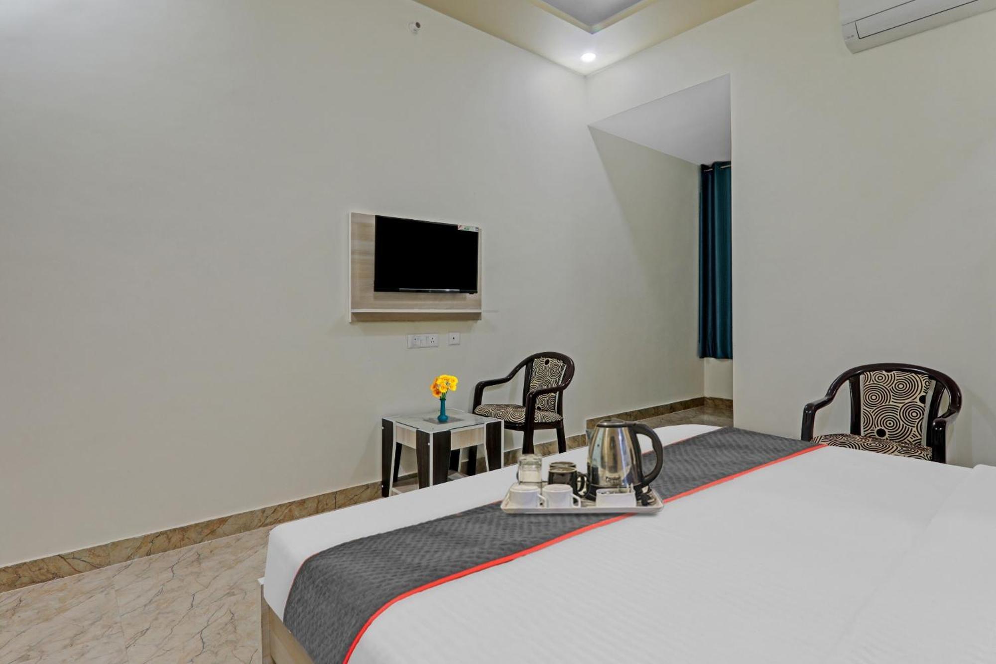 Townhouse P.S.Palace Near Amausi Metro Station Лакнау Екстериор снимка