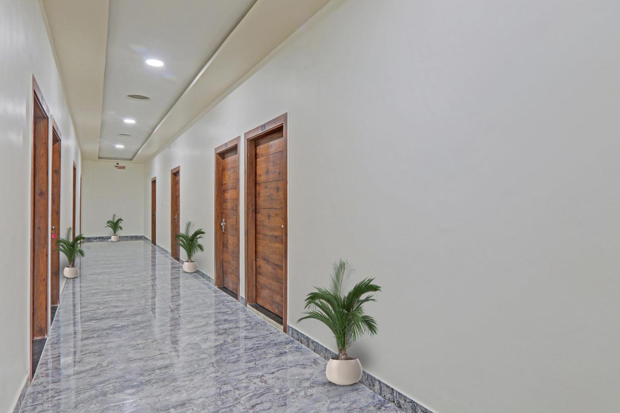 Townhouse P.S.Palace Near Amausi Metro Station Лакнау Екстериор снимка