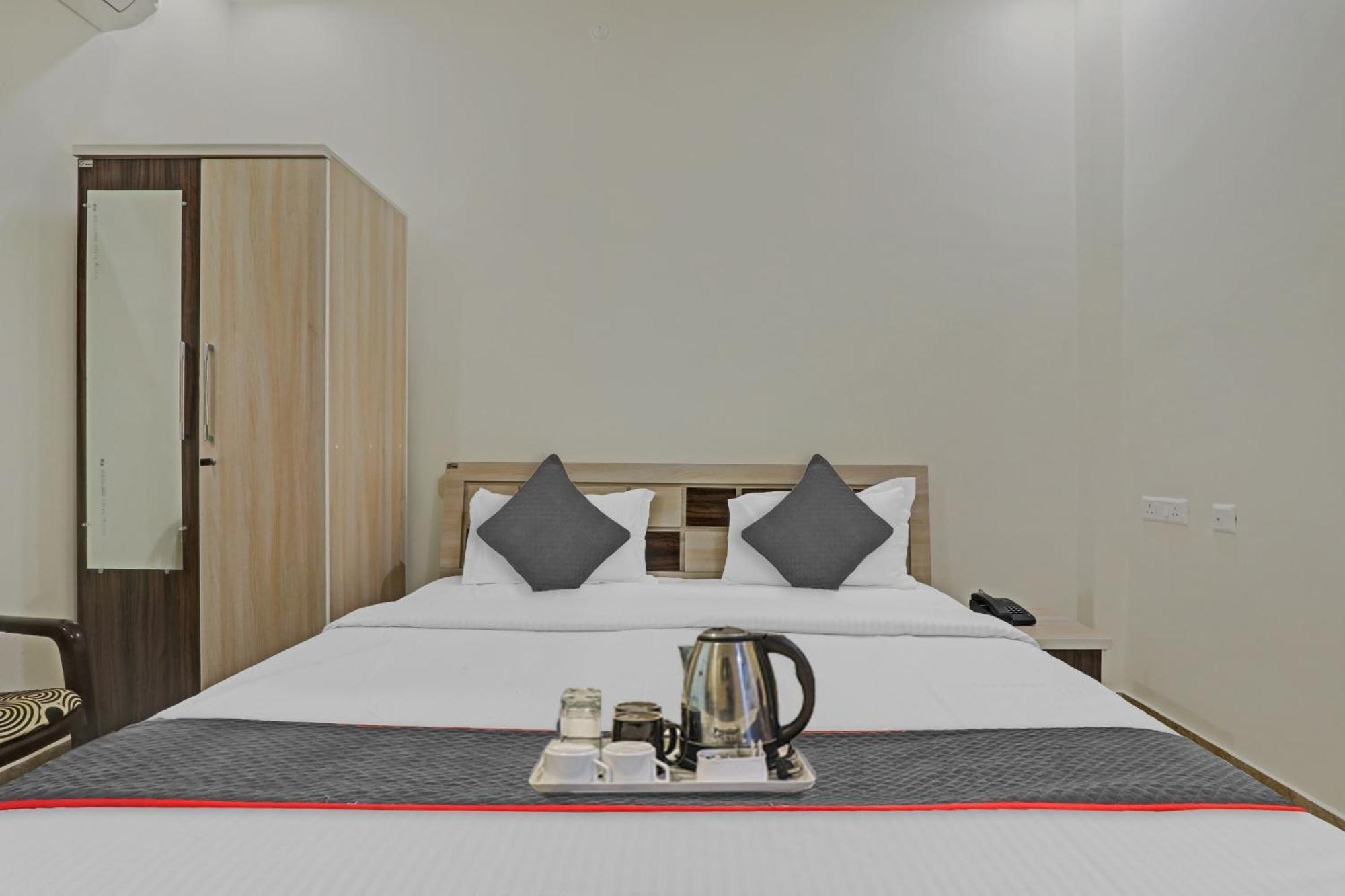 Townhouse P.S.Palace Near Amausi Metro Station Лакнау Екстериор снимка