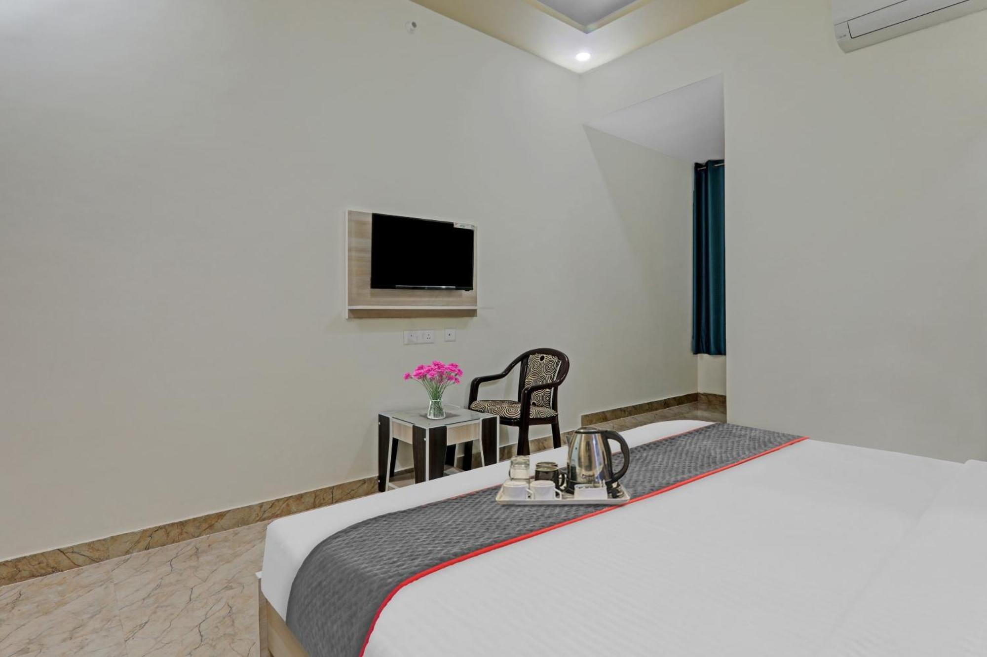 Townhouse P.S.Palace Near Amausi Metro Station Лакнау Екстериор снимка