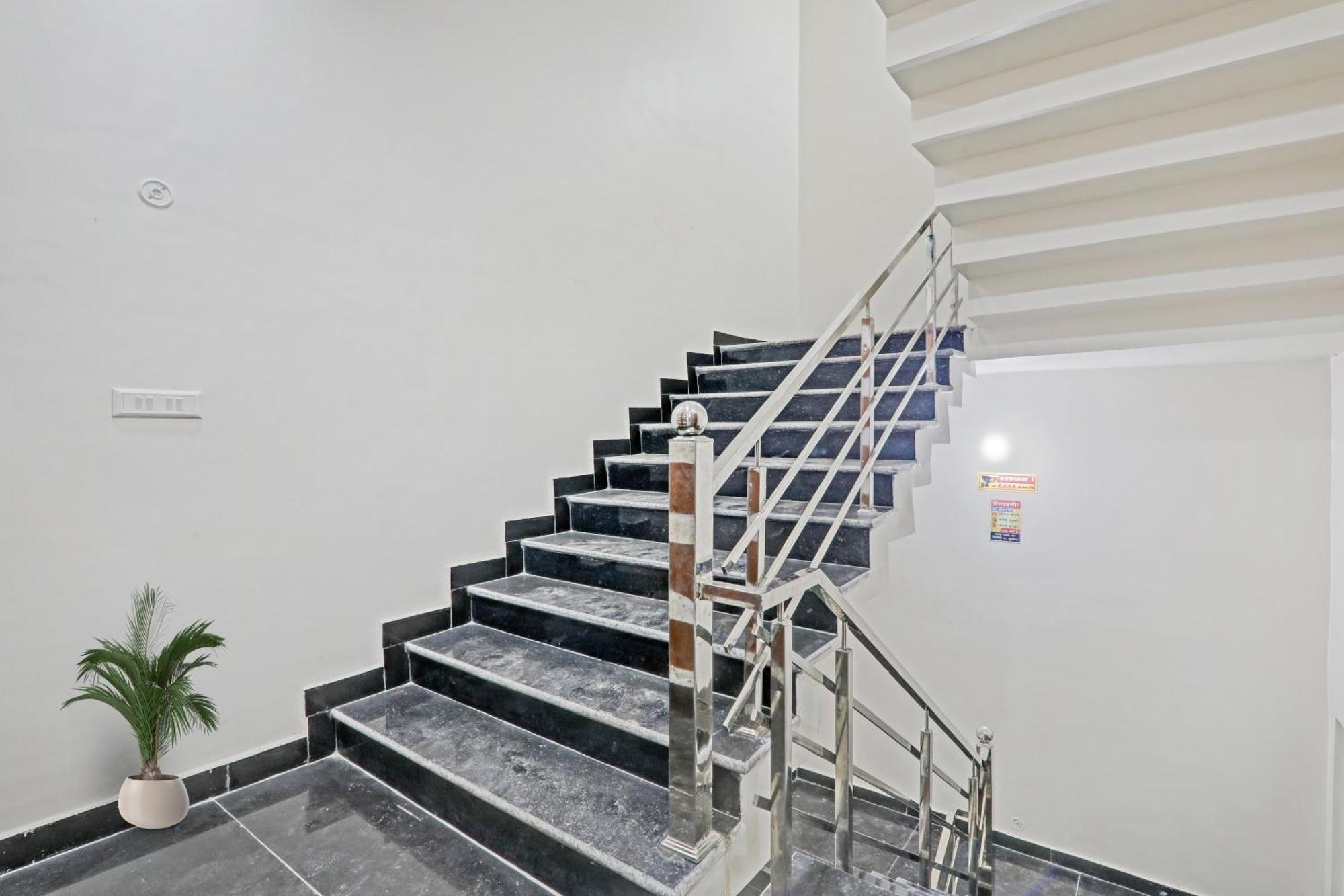 Townhouse P.S.Palace Near Amausi Metro Station Лакнау Екстериор снимка