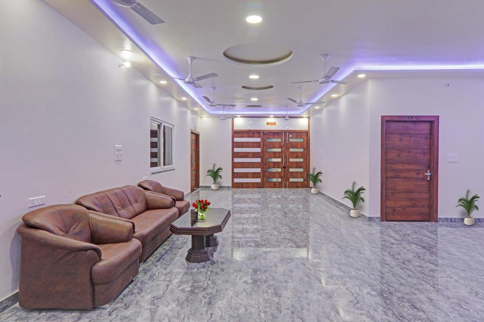 Townhouse P.S.Palace Near Amausi Metro Station Лакнау Екстериор снимка