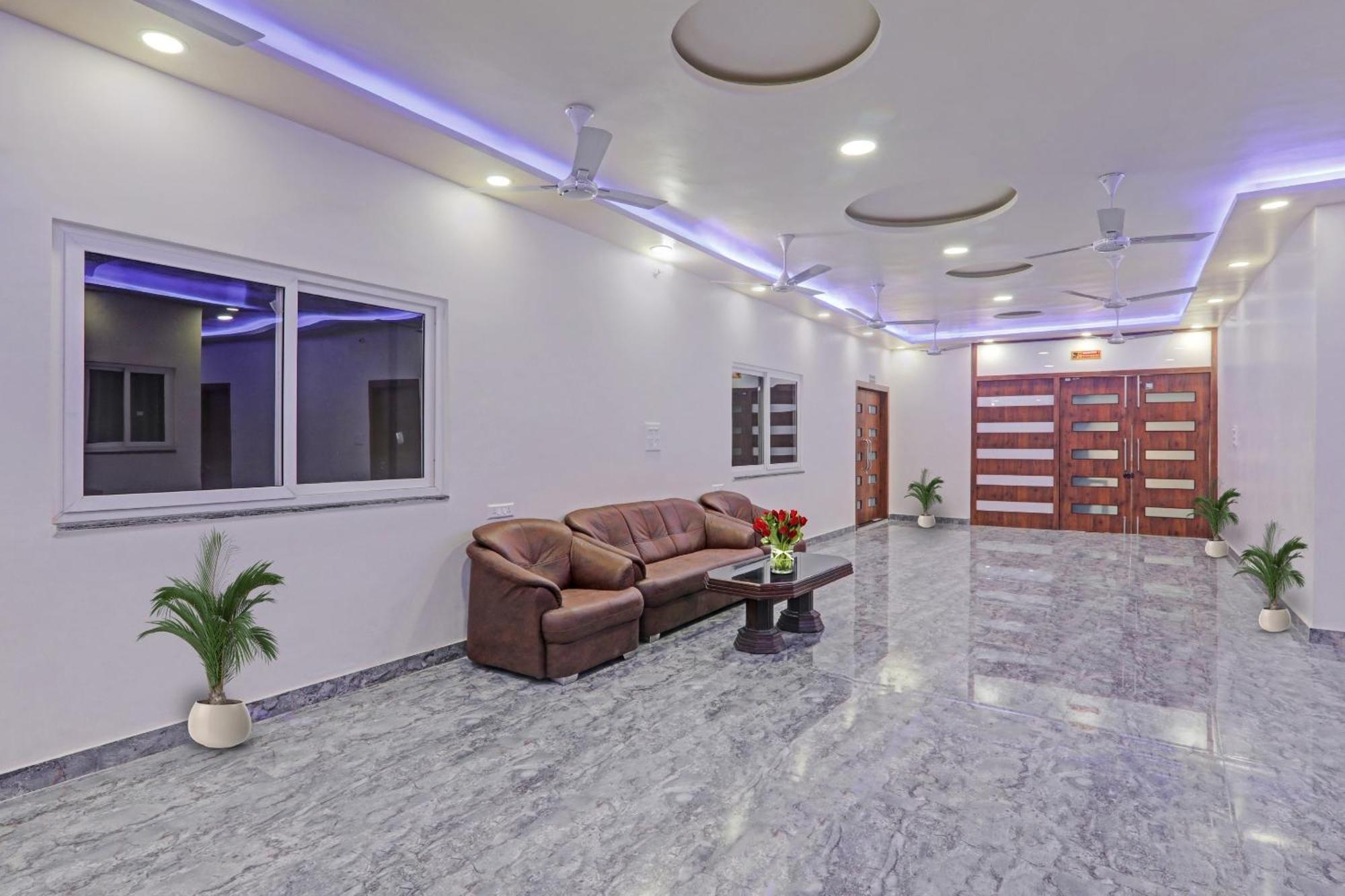 Townhouse P.S.Palace Near Amausi Metro Station Лакнау Екстериор снимка