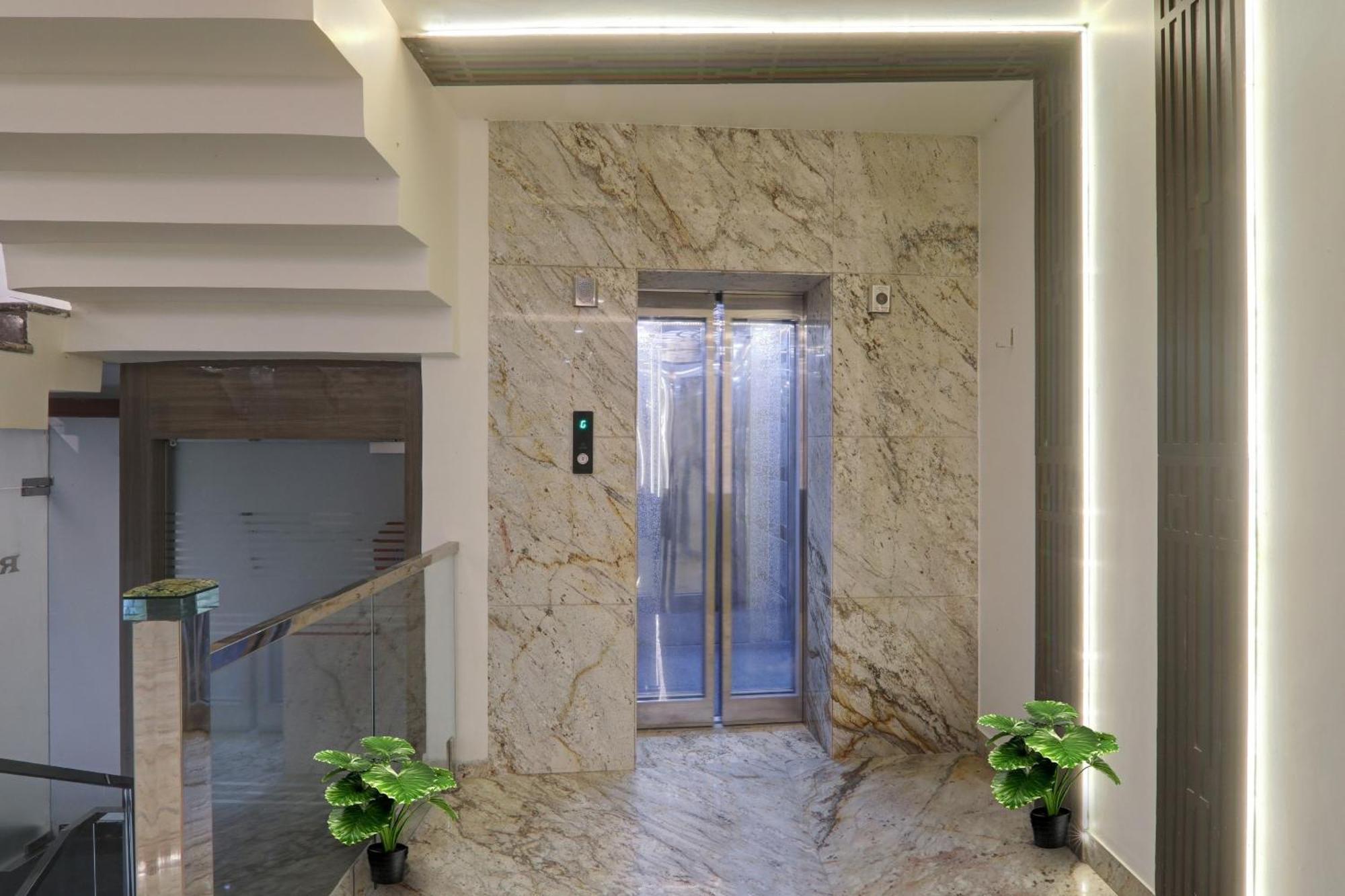 Townhouse P.S.Palace Near Amausi Metro Station Лакнау Екстериор снимка