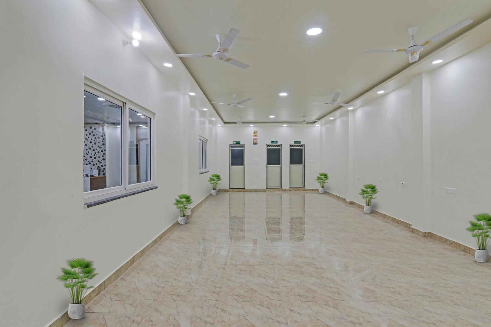 Townhouse P.S.Palace Near Amausi Metro Station Лакнау Екстериор снимка