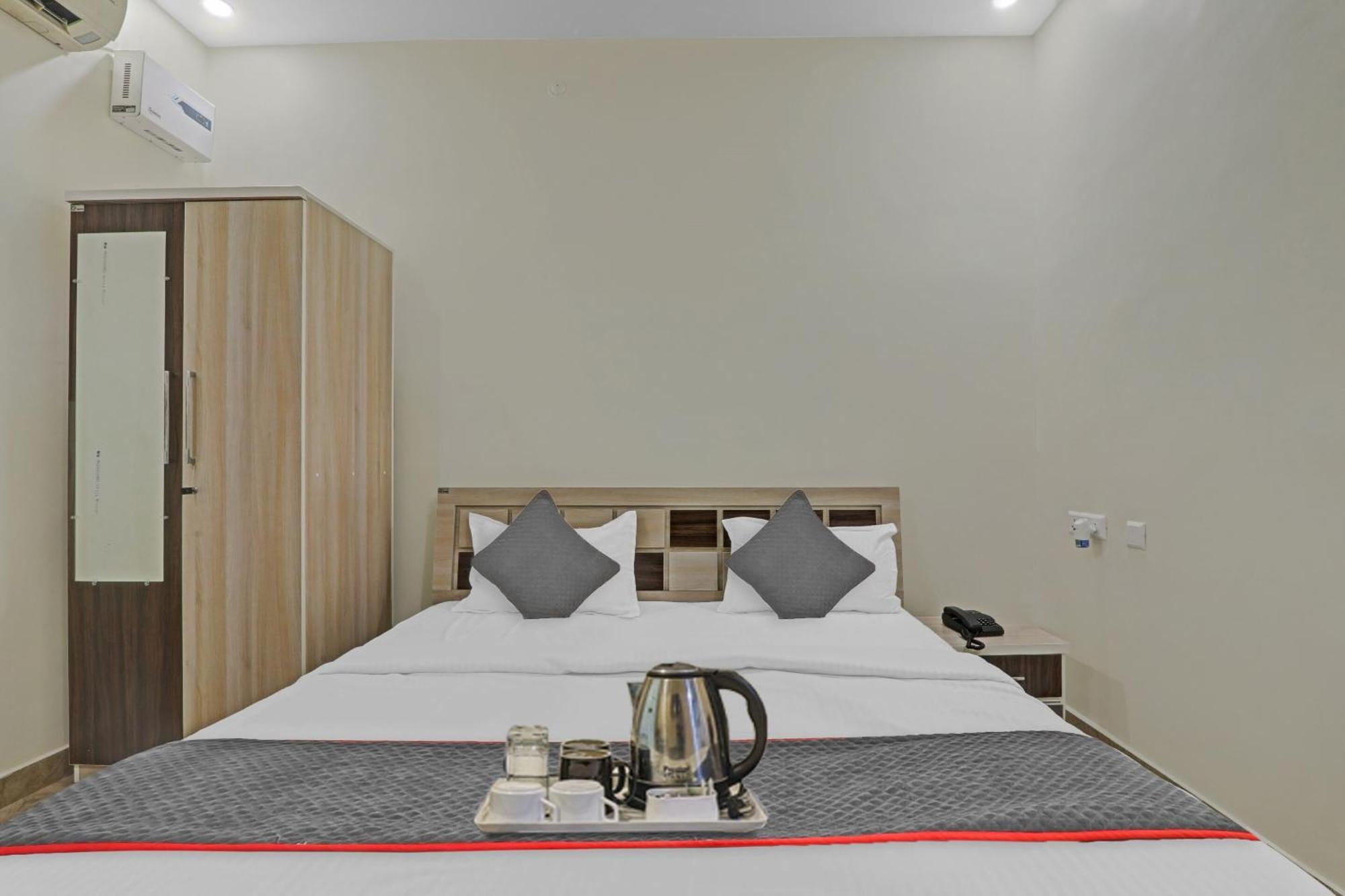 Townhouse P.S.Palace Near Amausi Metro Station Лакнау Екстериор снимка
