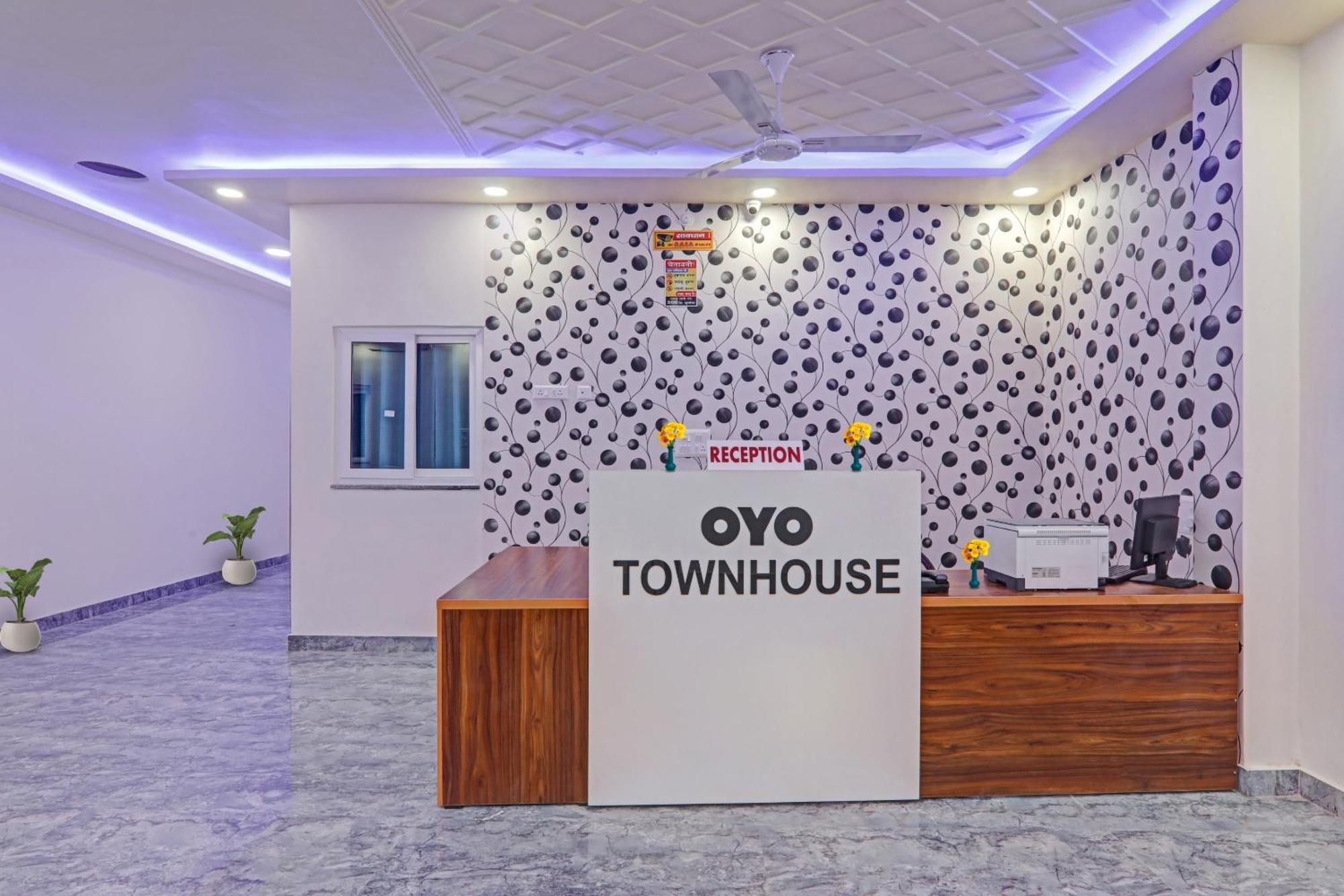 Townhouse P.S.Palace Near Amausi Metro Station Лакнау Екстериор снимка